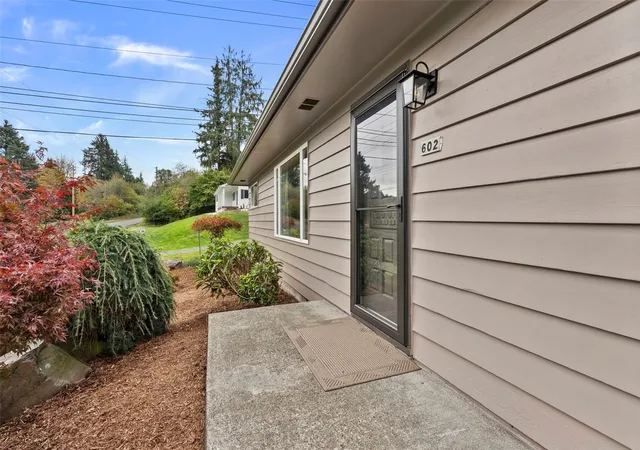 Photo 3 of Single family home for sale at 602 Harrison St N, Raymond, WA 98577 | MLS# NWM2595082 | Listing updated on 2026-10-17