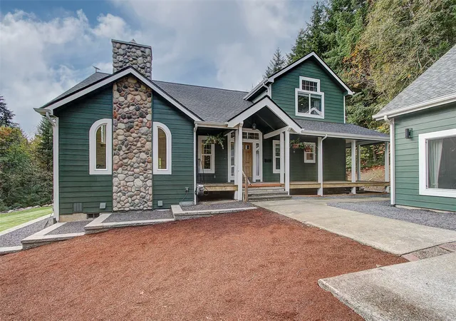 Photo 2 of Single family home for sale at 232 Timberwood Dr, Castle Rock, WA 98611 | MLS# NWM2595092 | Listing updated on 2026-10-22