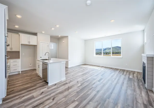 Photo 4 of Single family home for sale at 2149 Maple St, Wenatchee, WA 98801 | MLS# NWM2595094 | Listing updated on 2026-10-21