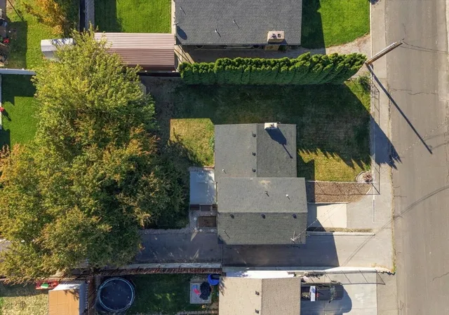 Photo 4 of Single family home for sale at 777 N Jerome Ln, East Wenatchee, WA 98802 | MLS# NWM2595117 | Listing updated on 2026-10-24