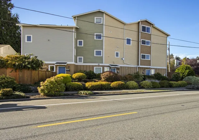 Photo 2 of Townhouse for sale at 3449 Gilman Ave W, Seattle, WA 98199 | MLS# NWM2595141 | Listing updated on 2026-10-23