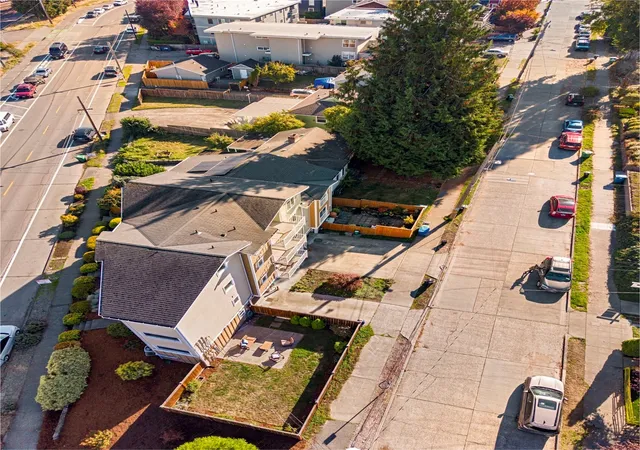Photo 3 of Townhouse for sale at 3449 Gilman Ave W, Seattle, WA 98199 | MLS# NWM2595141 | Listing updated on 2026-10-23