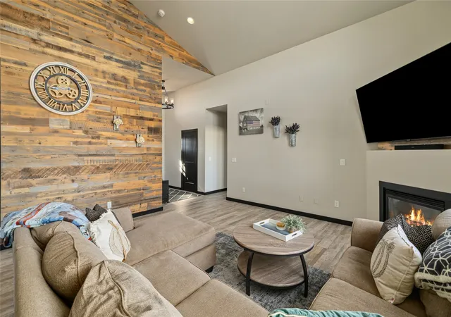 Photo 3 of Single family home for sale at 730 Saddlerock Dr, Ellensburg, WA 98926 | MLS# NWM2595169 | Listing updated on 2026-10-18