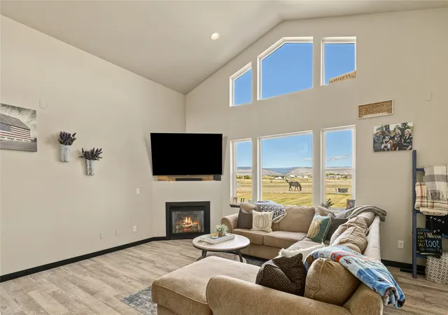 Photo 3 of Single family home for sale at 730 Saddlerock Dr, Ellensburg, WA 98926 | MLS# NWM2595169 | Listing updated on 2026-10-19