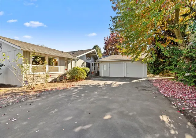 Photo 2 of Single family home for sale at 16994 Obstruction Dr, Burlington, WA 98233 | MLS# NWM2595173 | Listing updated on 2026-10-23