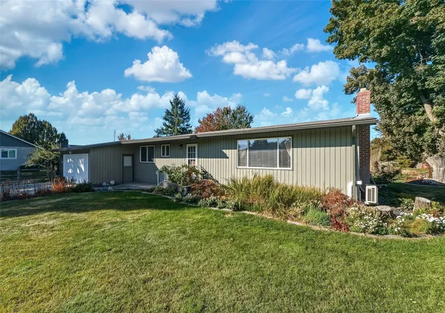 Photo 3 of Single family home for sale at 2222 School Ave, Walla Walla, WA 99362 | MLS# NWM2595175 | Listing updated on 2026-10-17