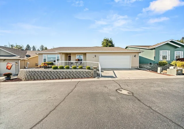 Photo 2 of Single family home for sale at 1837 Heritage Dr, Wenatchee, WA 98801 | MLS# NWM2595177 | Listing updated on 2026-10-20