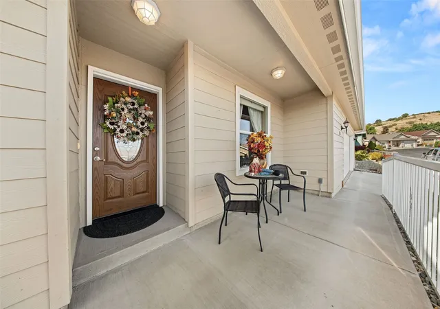 Photo 3 of Single family home for sale at 1837 Heritage Dr, Wenatchee, WA 98801 | MLS# NWM2595177 | Listing updated on 2026-10-20