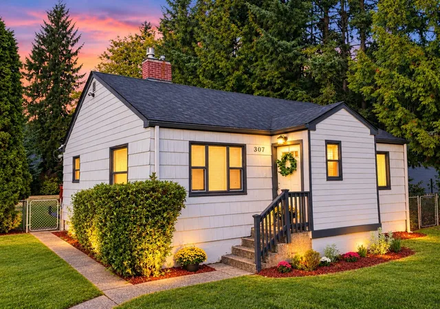Photo 1 of Single family home for sale at 307 S Cabot Rd, Everett, WA 98203 | MLS# NWM2595189 | Listing updated on 2026-10-19