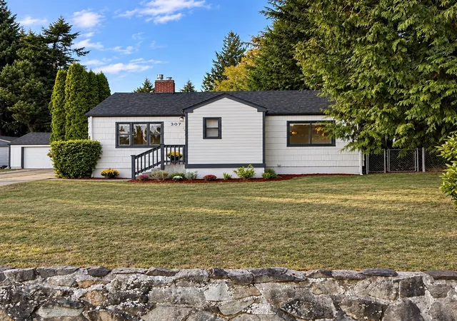 Photo 2 of Single family home for sale at 307 S Cabot Rd, Everett, WA 98203 | MLS# NWM2595189 | Listing updated on 2026-10-19