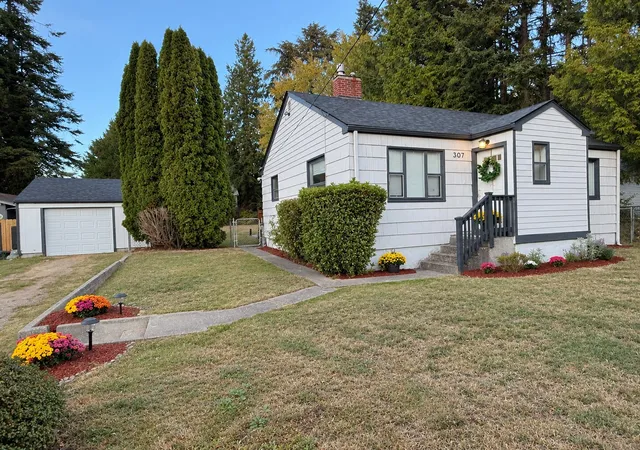Photo 3 of Single family home for sale at 307 S Cabot Rd, Everett, WA 98203 | MLS# NWM2595189 | Listing updated on 2026-10-19