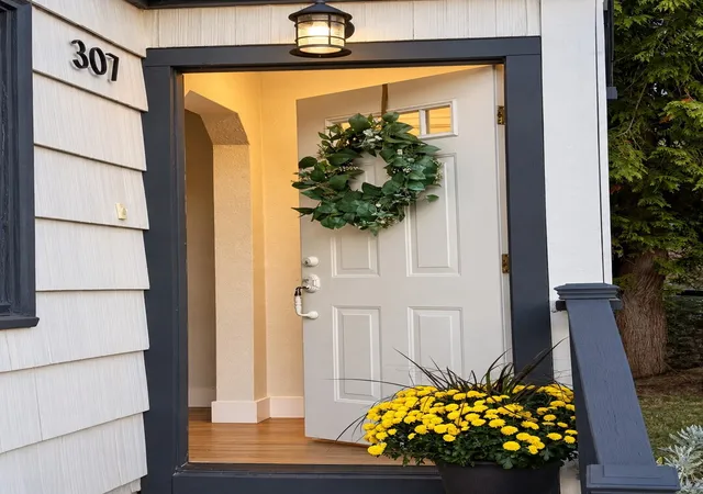 Photo 4 of Single family home for sale at 307 S Cabot Rd, Everett, WA 98203 | MLS# NWM2595189 | Listing updated on 2026-10-19