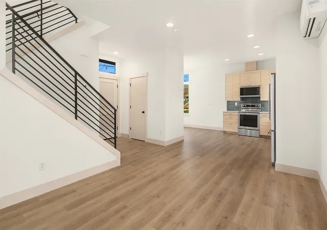 Photo 4 of Townhouse for sale at 3003 S Dakota St, Seattle, WA 98108 | MLS# NWM2595203 | Listing updated on 2026-10-22
