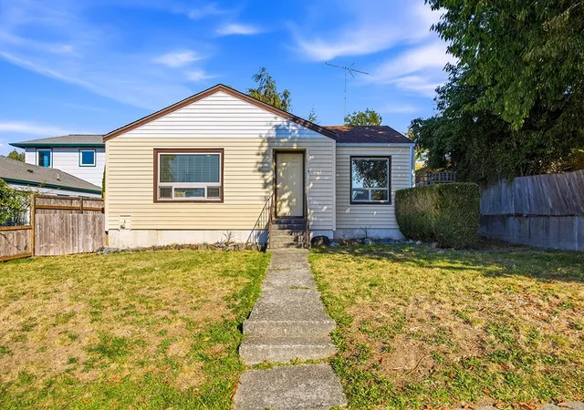 Photo 1 of Single family home for sale at 2114 Parker Pl, Bremerton, WA 98310 | MLS# NWM2595217 | Listing updated on 2026-10-23
