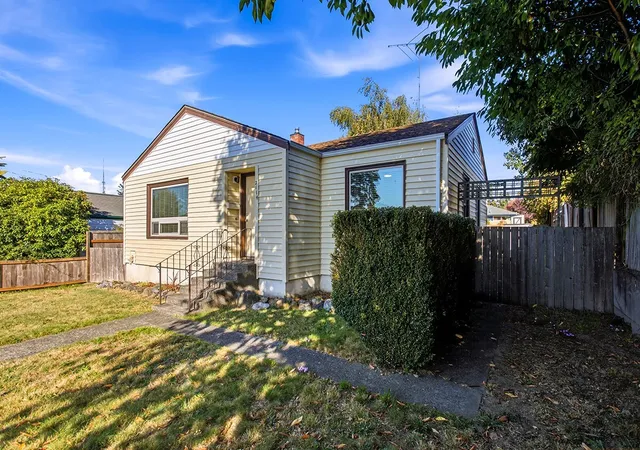 Photo 2 of Single family home for sale at 2114 Parker Pl, Bremerton, WA 98310 | MLS# NWM2595217 | Listing updated on 2026-10-23