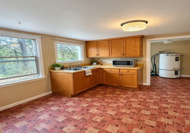 Photo 3 of Single family home for sale at 8727 Moreland Ave Sw, Lakewood, WA 98498 | MLS# NWM2595253 | Listing updated on 2026-10-23