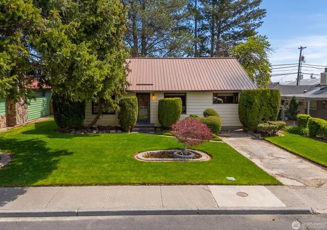 Single family home for sale at 1134 SW C St, Ephrata, WA 98823 | MLS# NWM2595260