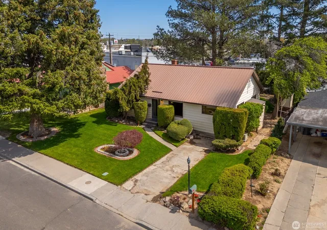 Photo 2 of Single family home for sale at 1134 SW C St, Ephrata, WA 98823 | MLS# NWM2595260 | Listing updated on 2026-10-20