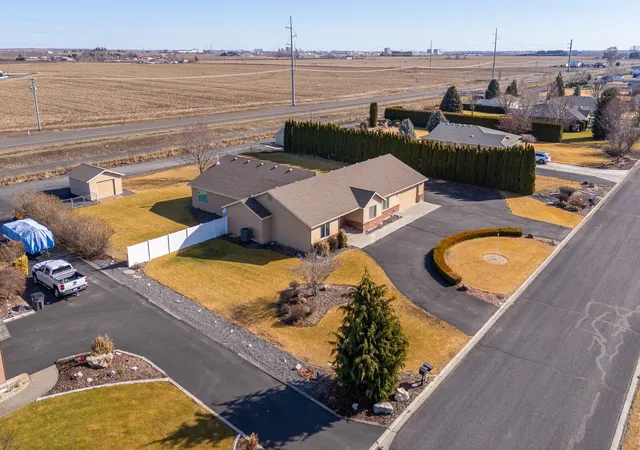Photo 1 of Single family home for sale at 5766 Ne Ridgeview Dr, Moses Lake, WA 98837 | MLS# NWM2595270 | Listing updated on 2026-10-20