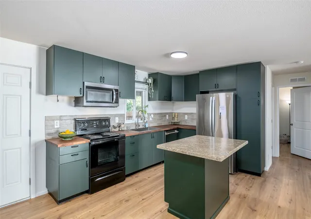 Photo 4 of Manufactured home for sale at 21609 145th Street E, Bonney Lake, WA 98391 | MLS# NWM2595280 | Listing updated on 2026-10-18