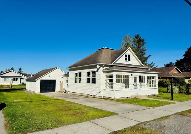 Single family home for sale at 222 Front St, Sumas, WA 98295 | MLS# NWM2595289