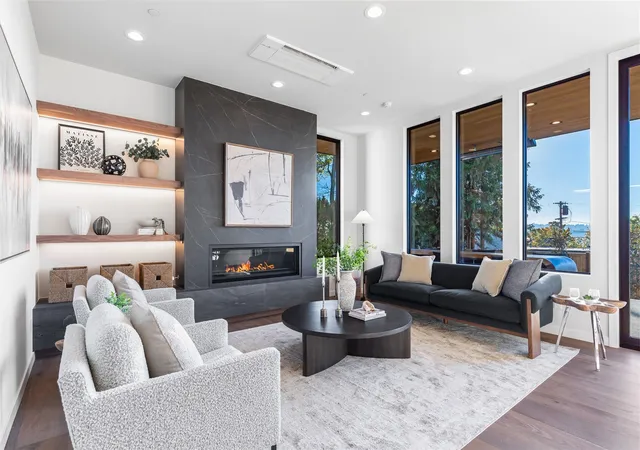 Photo 4 of Sale Pending at 2733 62nd Avenue SE, Mercer Island, WA 98040 | MLS# NWM2595298 | Listing updated on 2026-10-19