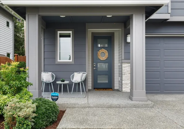 Photo 2 of Single family home for sale at 2928 Sw Crestwood Dr, Oak Harbor, WA 98277 | MLS# NWM2595301 | Listing updated on 2026-10-22
