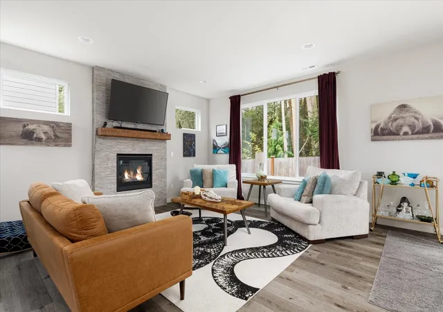 Photo 4 of Single family home for sale at 2928 SW Crestwood Dr, Oak Harbor, WA 98277 | MLS# NWM2595301 | Listing updated on 2026-10-22