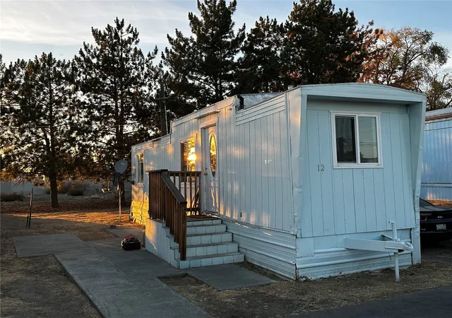 Photo 2 of Manufactured home for sale at 2022 W Broadway Ave #12, Moses Lake, WA 98837 | MLS# NWM2595317 | Listing updated on 2026-10-27