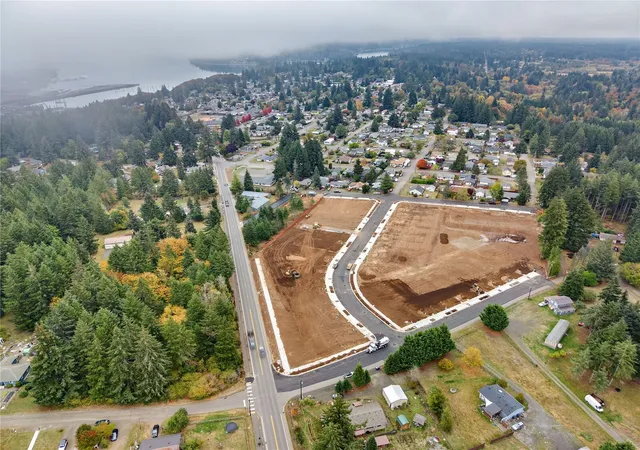 Photo 4 of Single family home for sale at 41 W Roosevelt St, Shelton, WA 98584 | MLS# NWM2595330 | Listing updated on 2026-10-21