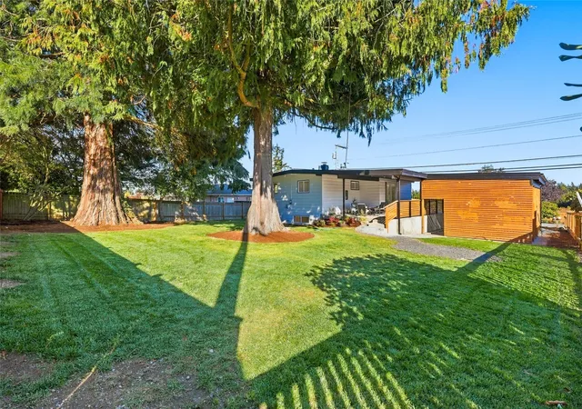 Photo 4 of Single family home for sale at 17028 Larch Way, Lynnwood, WA 98037 | MLS# NWM2595348 | Listing updated on 2026-10-21