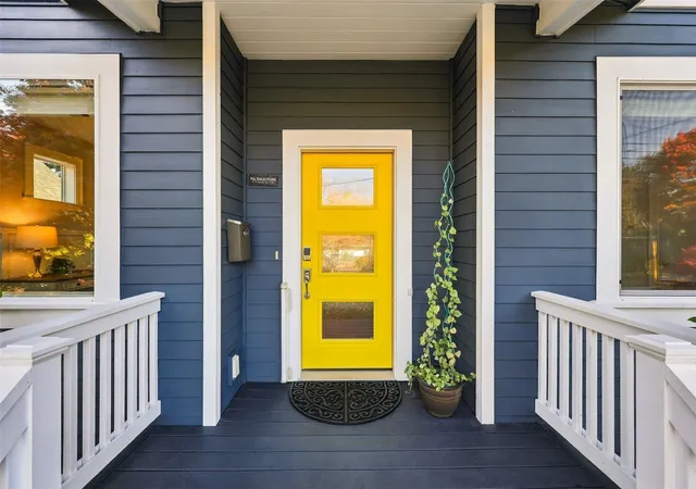 Photo 3 of Sale Pending at 5057 Sw Stevens St, Seattle, WA 98116 | MLS# NWM2595350 | Listing updated on 2026-10-18