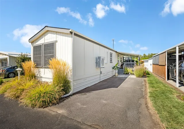 Photo 3 of Manufactured home for sale at 1422 Garnet St, Walla Walla, WA 99362 | MLS# NWM2595356 | Listing updated on 2026-10-17