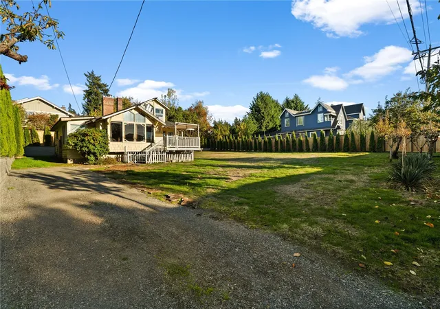 Photo 3 of Sale Pending at 2728 60th Avenue Se, Mercer Island, WA 98040 | MLS# NWM2595380 | Listing updated on 2026-10-18