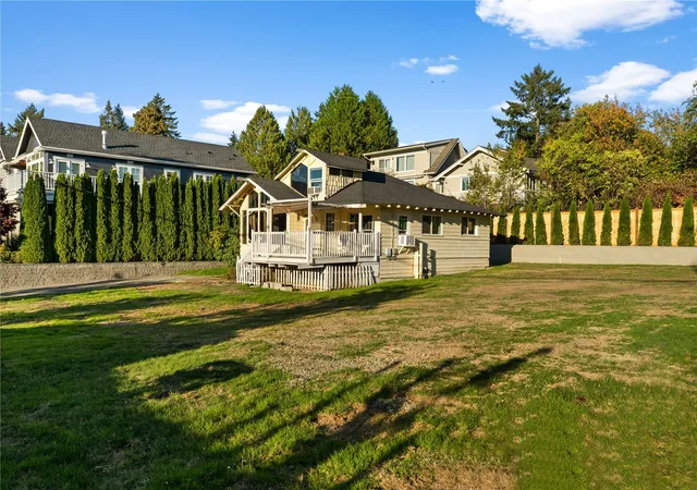 Photo 3 of Sale Pending at 2728 60th Avenue SE, Mercer Island, WA 98040 | MLS# NWM2595380 | Listing updated on 2026-10-18