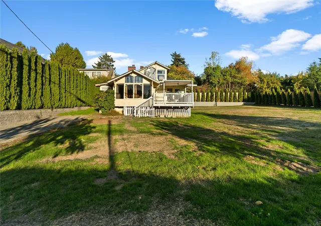 Photo 4 of Sale Pending at 2728 60th Avenue SE, Mercer Island, WA 98040 | MLS# NWM2595380 | Listing updated on 2026-10-18