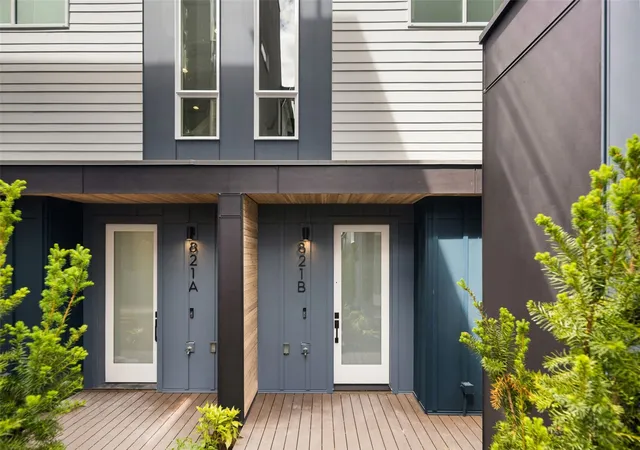 Photo 3 of Sale Pending at 825 B 17th Ave, Seattle, WA 98144 | MLS# NWM2595407 | Listing updated on 2026-10-18