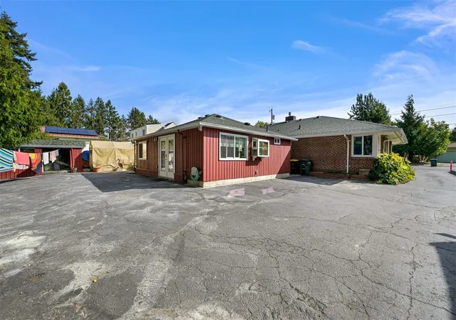 Photo 3 of Single family home for sale at 3017 Lynn St, Bellingham, WA 98225 | MLS# NWM2595416 | Listing updated on 2026-10-22