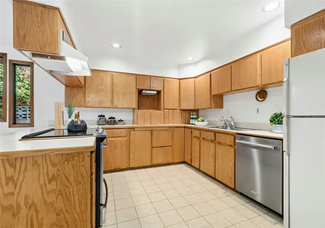 Photo 4 of Single family home for sale at 3024 NE 180th Street, Lake Forest Park, WA 98155 | MLS# NWM2595430 | Listing updated on 2026-10-25