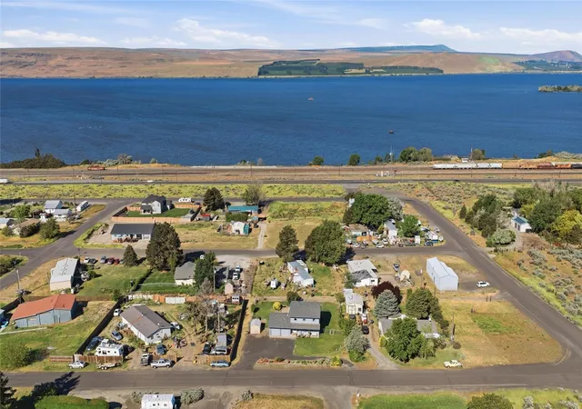Photo 2 of Single family home for sale at 335 Ross Way, Wallula, WA 99363 | MLS# NWM2595436 | Listing updated on 2026-10-17