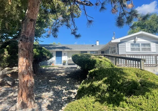 Photo 1 of Single family home for sale at 324 N Dale Rd, Moses Lake, WA 98837 | MLS# NWM2595438 | Listing updated on 2026-10-21