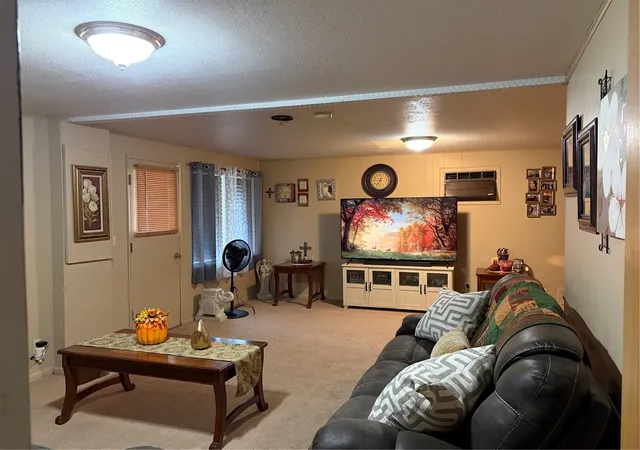 Photo 3 of Single family home for sale at 324 N Dale Rd, Moses Lake, WA 98837 | MLS# NWM2595438 | Listing updated on 2026-10-21