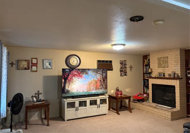 Photo 3 of Single family home for sale at 324 N Dale Rd, Moses Lake, WA 98837 | MLS# NWM2595438 | Listing updated on 2026-10-21