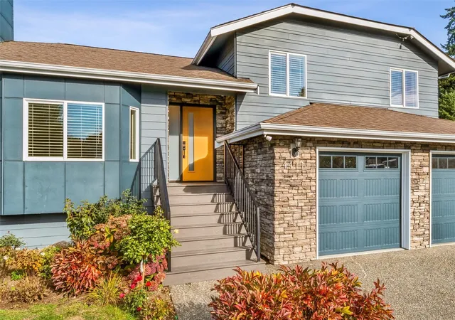 Photo 2 of Single family home for sale at 4411 130th Street SE, Everett, WA 98208 | MLS# NWM2595452 | Listing updated on 2026-10-21