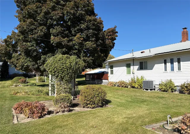 Photo 2 of Single family home for sale at 918 2nd Avenue S, Okanogan, WA 98840 | MLS# NWM2595457 | Listing updated on 2026-10-19