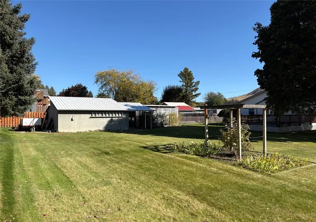 Photo 3 of Single family home for sale at 918 2nd Avenue S, Okanogan, WA 98840 | MLS# NWM2595457 | Listing updated on 2026-10-19