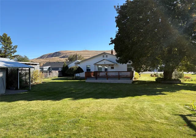 Photo 4 of Single family home for sale at 918 2nd Avenue S, Okanogan, WA 98840 | MLS# NWM2595457 | Listing updated on 2026-10-19