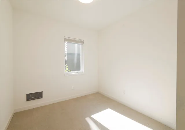 Photo 4 of Townhouse for sale at 6317 9th Avenue NE #D, Seattle, WA 98115 | MLS# NWM2595466 | Listing updated on 2026-10-17