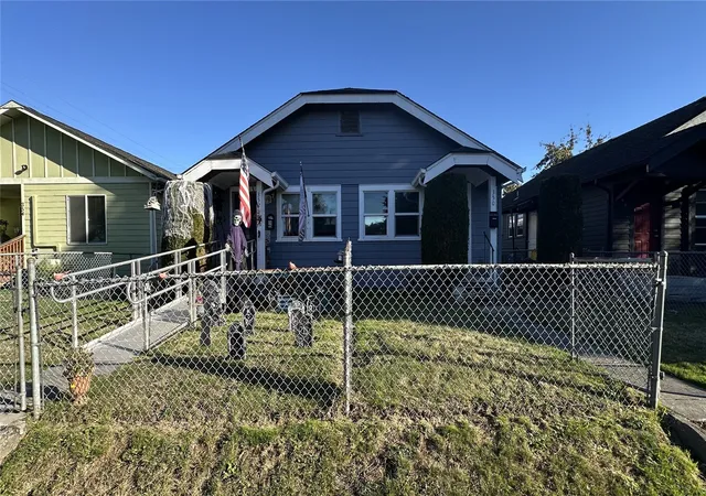 Photo 1 of Multi family home for sale at 350 16th Avenue, Longview, WA 98632 | MLS# NWM2595467 | Listing updated on 2026-10-19