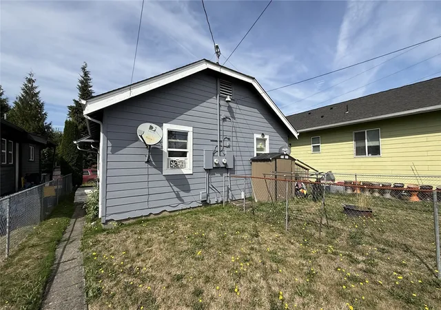 Photo 2 of Multi family home for sale at 350 16th Avenue, Longview, WA 98632 | MLS# NWM2595467 | Listing updated on 2026-10-19